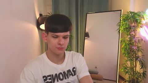 Snapshot of _jamesgray_ chatting on 02-08-26, 03:48 James online show from 02-08-26, 03:48