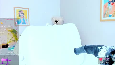 _jasminnee_ online show from 04-21-26, 01:39