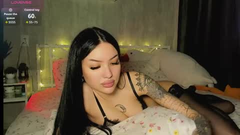 Jess blond and Leila brunette online show from 04-12-26, 07:35