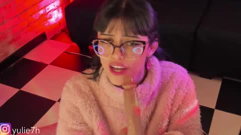 Snapshot of _jessy_moon_ chatting on 02-18-25, 01:21 ... online show from 02-18-25, 01:21