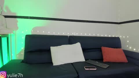 Snapshot of _jessy_moon_ chatting on 02-20-25, 07:30 ... online show from 02-20-25, 07:30