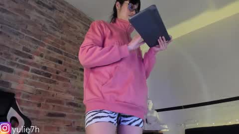 Snapshot of _jessy_moon_ chatting on 03-08-25, 07:42 ... online show from 03-08-25, 07:42