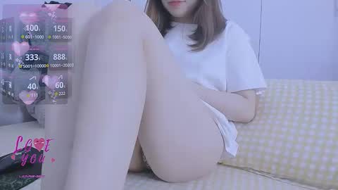 Snapshot of _joly_ chatting on 10-18-25, 05:10 Joly online show from 10-18-25, 05:10