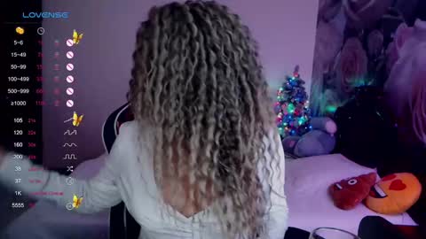 Snapshot of _just_a_queen_3 chatting on 01-04-25, 07:13 _just_a_queen_3 online show from 01-04-25, 07:13