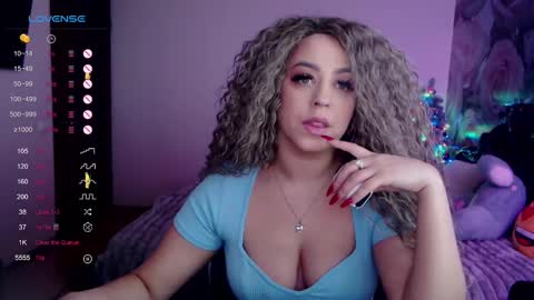 Snapshot of _just_a_queen_3 chatting on 02-02-25, 05:37 _just_a_queen_3 online show from 02-02-25, 05:37