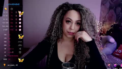 Snapshot of _just_a_queen_3 chatting on 02-14-25, 06:08 _just_a_queen_3 online show from 02-14-25, 06:08