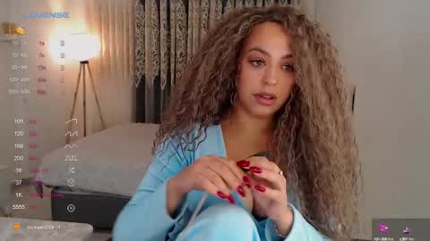 Snapshot of _just_a_queen_3 chatting on 10-01-25, 09:37 _just_a_queen_3 online show from 10-01-25, 09:37