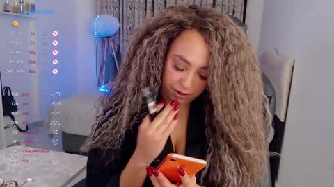 Snapshot of _just_a_queen_3 chatting on 10-12-25, 05:23 _just_a_queen_3 online show from 10-12-25, 05:23