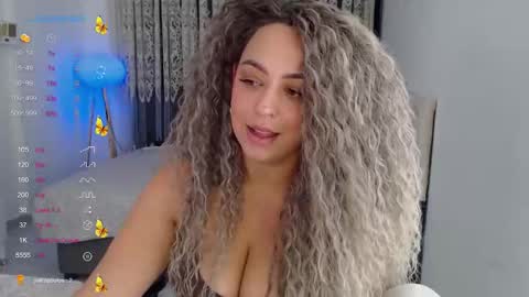 Snapshot of _just_a_queen_3 chatting on 11-06-25, 11:00 _just_a_queen_3 online show from 11-06-25, 11:00