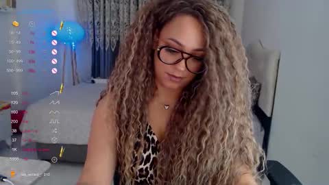 Snapshot of _just_a_queen_3 chatting on 11-19-25, 05:13 _just_a_queen_3 online show from 11-19-25, 05:13