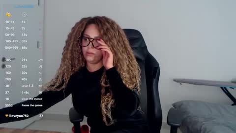 Snapshot of _just_a_queen_3 chatting on 03-08-26, 09:02 _just_a_queen_3 online show from 03-08-26, 09:02