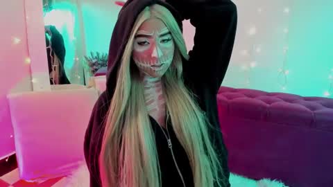 Snapshot of _karine01 chatting on 10-19-25, 02:56 _karine01 online show from 10-19-25, 02:56