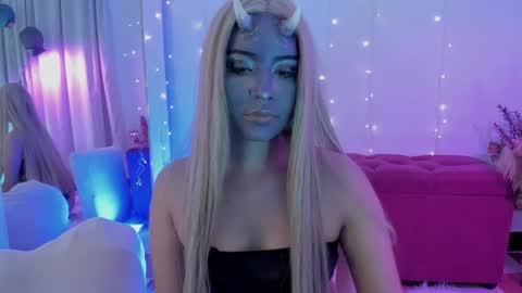 Snapshot of _karine01 chatting on 10-23-25, 06:02 _karine01 online show from 10-23-25, 06:02