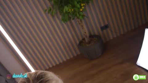 Snapshot of _kateline_ chatting on 10-24-25, 02:46 Kate online show from 10-24-25, 02:46