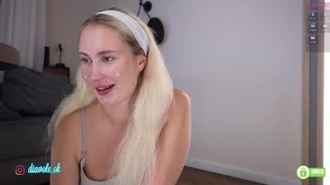 Snapshot of _kateline_ chatting on 11-10-25, 04:28 Kate online show from 11-10-25, 04:28