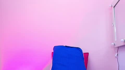 Snapshot of _kendall_07 chatting on 10-06-25, 11:51 Kendall online show from 10-06-25, 11:51