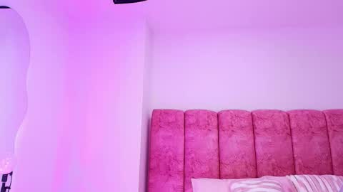 Snapshot of _kendall_07 chatting on 11-09-25, 12:03 Kendall online show from 11-09-25, 12:03