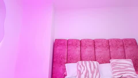 Snapshot of _kendall_07 chatting on 11-10-25, 11:53 Kendall online show from 11-10-25, 11:53