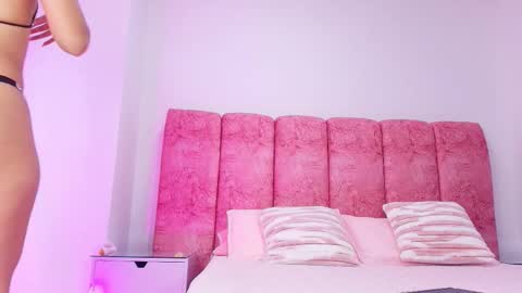 Snapshot of _kendall_07 chatting on 11-24-25, 12:05 Kendall online show from 11-24-25, 12:05