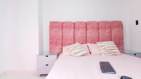 Snapshot of _kendall_07 chatting on 12-17-25, 12:11 Kendall online show from 12-17-25, 12:11