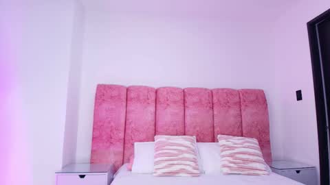 Snapshot of _kendall_07 chatting on 12-19-25, 12:01 Kendall online show from 12-19-25, 12:01