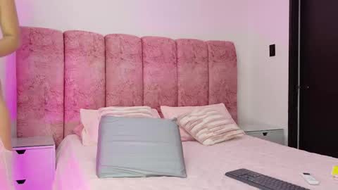 Snapshot of _kendall_07 chatting on 01-06-26, 11:58 Kendall online show from 01-06-26, 11:58