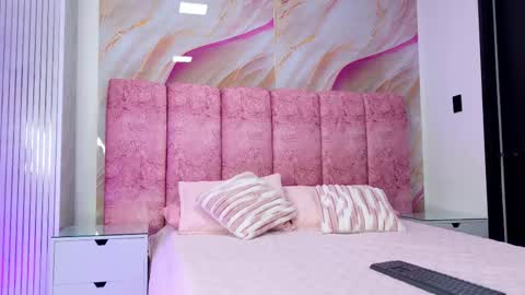 Snapshot of _kendall_07 chatting on 02-12-26, 12:00 Kendall online show from 02-12-26, 12:00