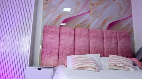 Snapshot of _kendall_07 chatting on 02-14-26, 11:51 Kendall online show from 02-14-26, 11:51