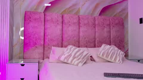 Snapshot of _kendall_07 chatting on 03-12-26, 12:00 Kendall online show from 03-12-26, 12:00