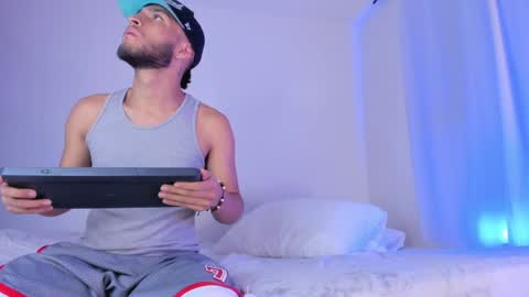 Snapshot of _kevin_xxx chatting on 01-06-25, 05:41 online show from 01-06-25, 05:41