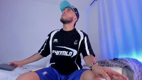 Snapshot of _kevin_xxx chatting on 01-08-25, 05:05 online show from 01-08-25, 05:05