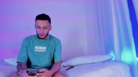 Snapshot of _kevin_xxx chatting on 09-16-25, 04:35 online show from 09-16-25, 04:35