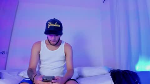 Snapshot of _kevin_xxx chatting on 09-21-25, 05:42 online show from 09-21-25, 05:42