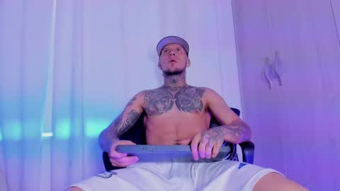 Snapshot of _kevin_xxx chatting on 10-07-25, 03:42 online show from 10-07-25, 03:42