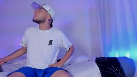 Snapshot of _kevin_xxx chatting on 10-12-25, 10:47 online show from 10-12-25, 10:47