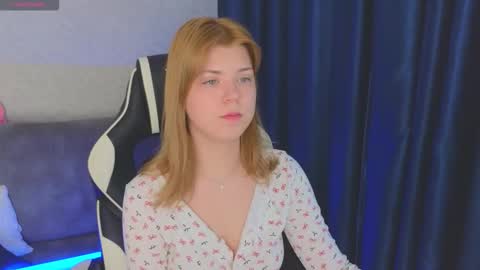 Molly   Emily online show from 11-09-25, 06:23