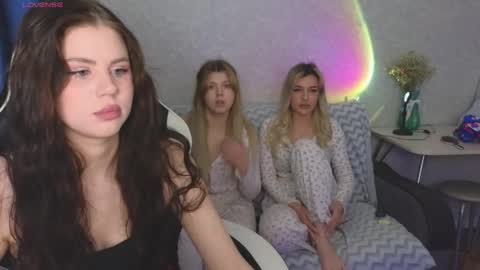 Molly   Emily online show from 04-28-26, 05:51