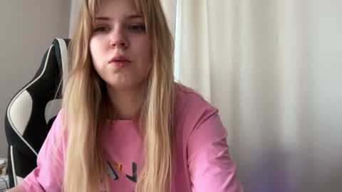 Molly   Emily online show from 06-20-26, 09:45