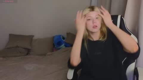 Molly   Emily online show from 07-11-26, 08:22