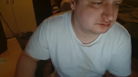 Snapshot of _kitsu_ chatting on 11-16-25, 10:10 _kitsu_ online show from 11-16-25, 10:10