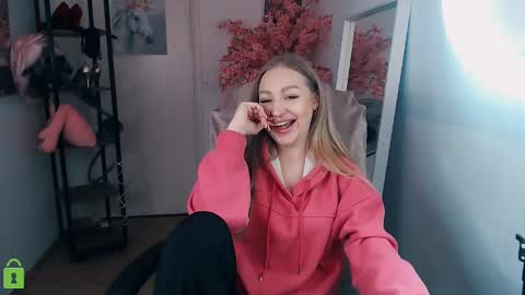 Snapshot of _kittyboo chatting on 02-24-25, 08:49 Aleksa online show from 02-24-25, 08:49