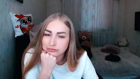 Snapshot of _kittyboo chatting on 09-23-25, 11:35 Aleksa online show from 09-23-25, 11:35