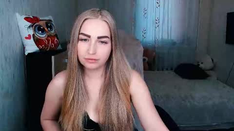 Snapshot of _kittyboo chatting on 10-09-25, 09:29 Aleksa online show from 10-09-25, 09:29