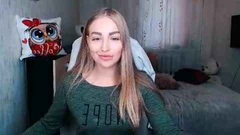Snapshot of _kittyboo chatting on 10-16-25, 07:31 Aleksa online show from 10-16-25, 07:31