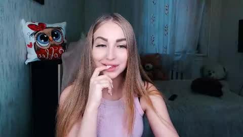 Snapshot of _kittyboo chatting on 11-22-25, 07:40 Aleksa online show from 11-22-25, 07:40