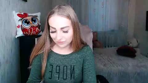 Snapshot of _kittyboo chatting on 11-23-25, 07:08 Aleksa online show from 11-23-25, 07:08