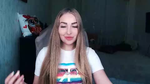 Snapshot of _kittyboo chatting on 12-19-25, 07:15 Aleksa online show from 12-19-25, 07:15