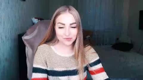 Snapshot of _kittyboo chatting on 12-21-25, 08:10 Aleksa online show from 12-21-25, 08:10