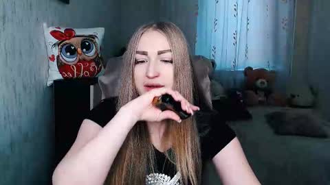 Snapshot of _kittyboo chatting on 02-18-26, 10:55 Aleksa online show from 02-18-26, 10:55