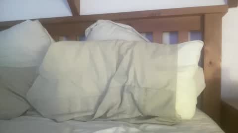 Kiwi online show from 09-18-25, 03:30